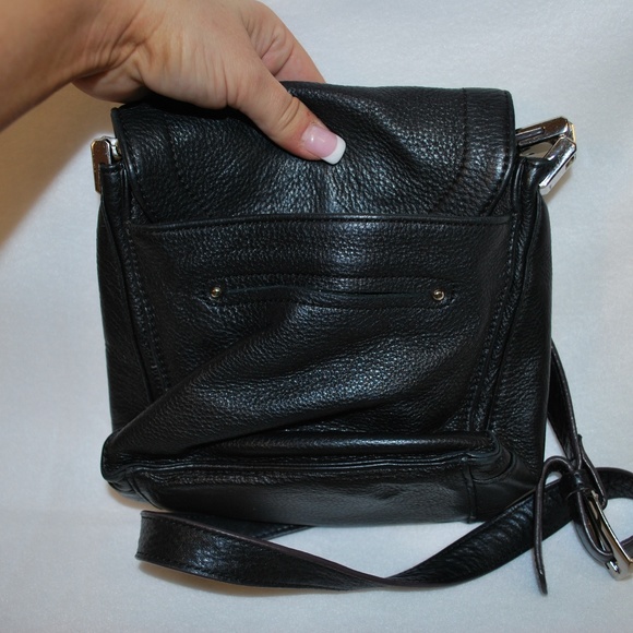 B. Makowsky Black Leather Crossbody bag - Picture 5 of 7